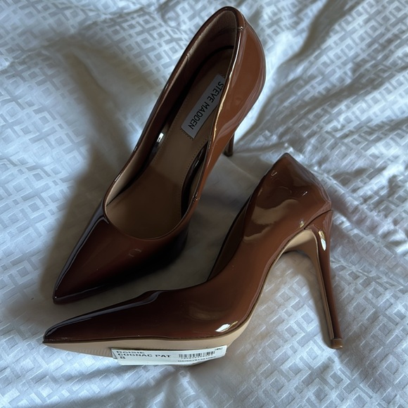 **SEASONS HOTTEST COLOR** Steven Madden Daisie Pump - Picture 4 of 7